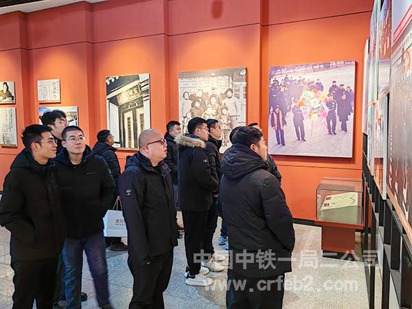 参观纪念馆照片 (2) 参观纪念馆照片 (2)